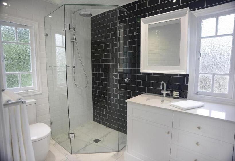 Люкс Вид на Сад, Heal House