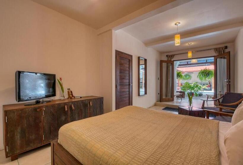 プールビュースタンダードルーム, Alcazar