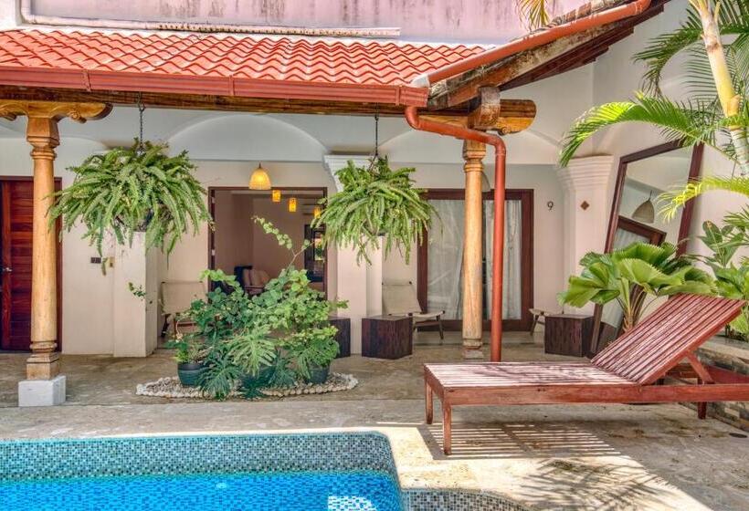 プールビュースタンダードルーム, Alcazar