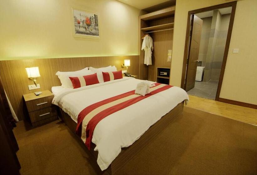 סוויטת ג'וניור נוף לגינה, Anik Boutique Hotel & Spa On Norodom Blvd