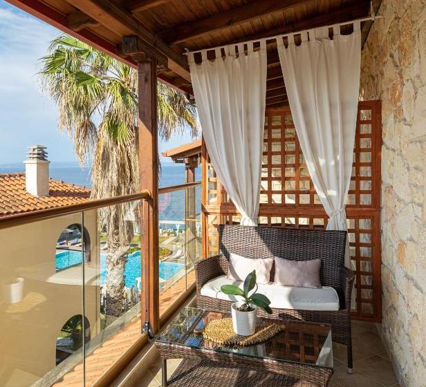 חדר דלוקס צדדי נוף לים, Blue Bay Halkidiki