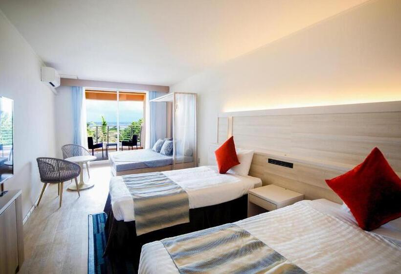 Номер Deluxe с Террасой, Breeze Bay Marina