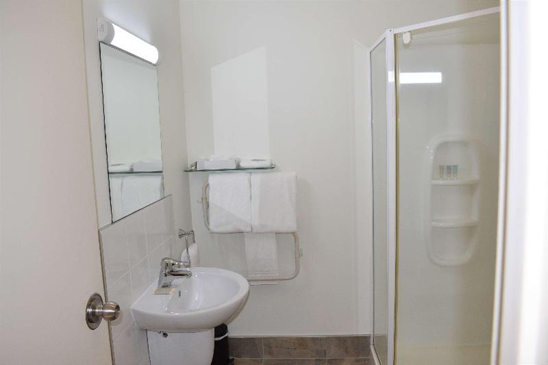 Quarto Estandar Cama King para Deficientes Físicos, Econo Lodge Broken Arrow  Tulsa