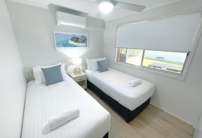 3 Sovrums Hus, Halifax Holiday Park