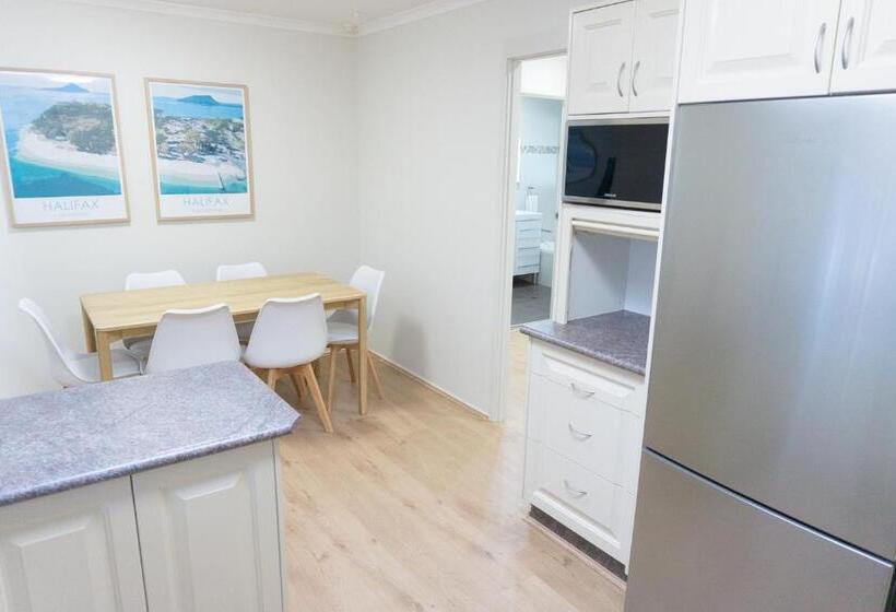 3 Sovrums Hus, Halifax Holiday Park