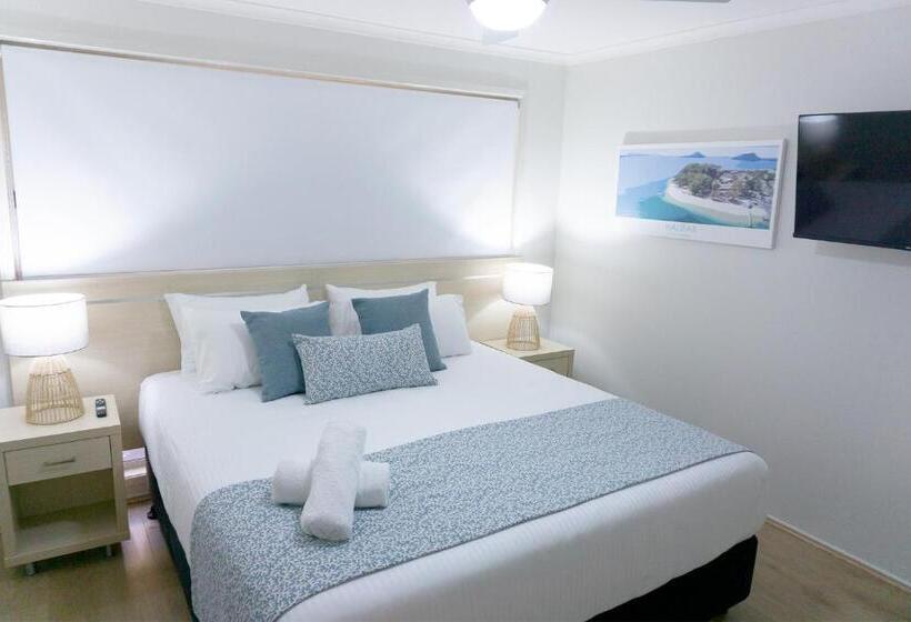 3 Sovrums Hus, Halifax Holiday Park