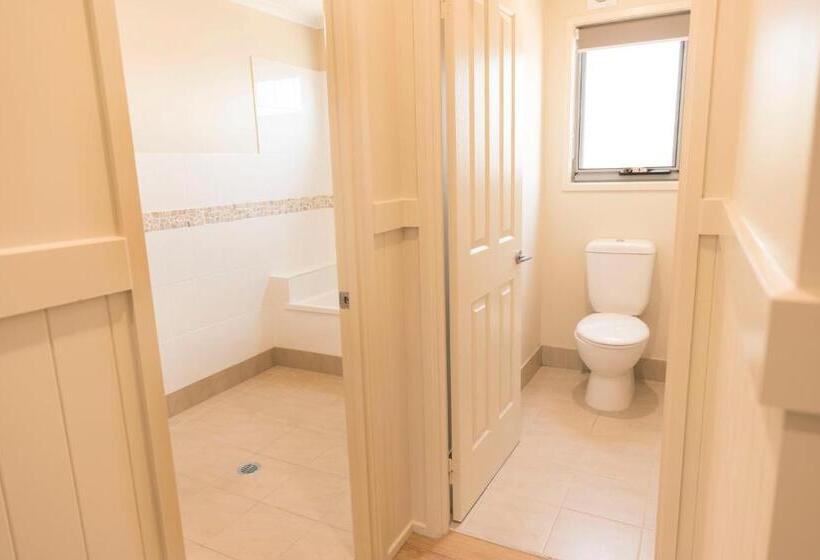 4 Sovrums Villa, Halifax Holiday Park