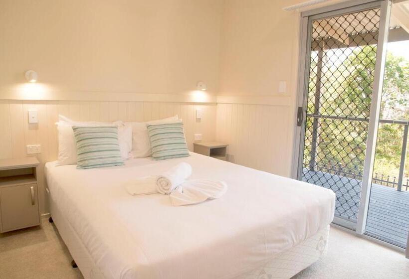 4 Sovrums Villa, Halifax Holiday Park