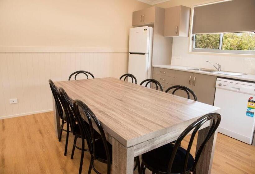 4 Sovrums Villa, Halifax Holiday Park