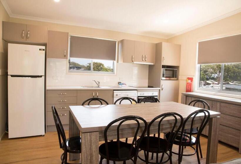 4 Sovrums Villa, Halifax Holiday Park