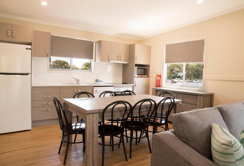 4 Sovrums Villa, Halifax Holiday Park