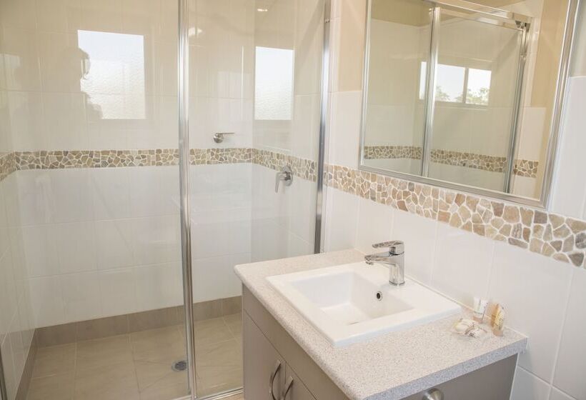 4 Sovrums Villa, Halifax Holiday Park