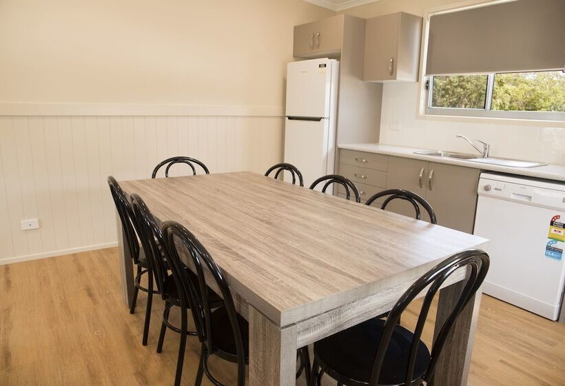 4 Sovrums Villa, Halifax Holiday Park