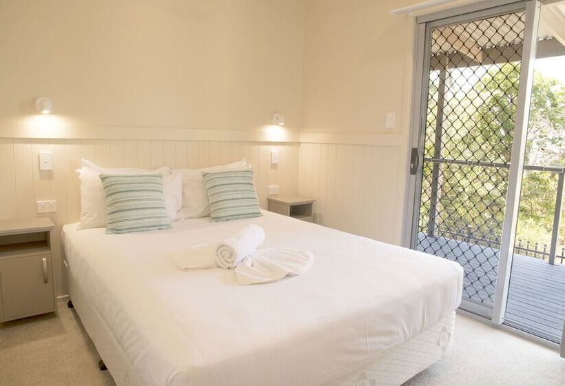 4 Sovrums Villa, Halifax Holiday Park