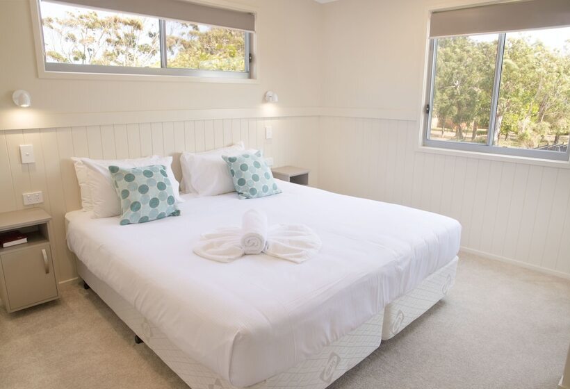 4 Sovrums Villa, Halifax Holiday Park