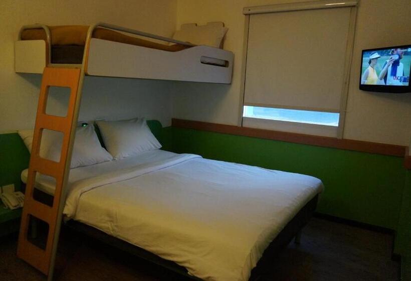 اتاق استاندارد با تخت‌های تاشو, Ibis Budget Jakarta Airport