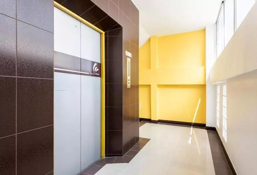 デラックススイート, Lee's Mark Residence