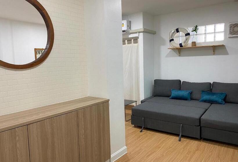 デラックススイート, Lee's Mark Residence