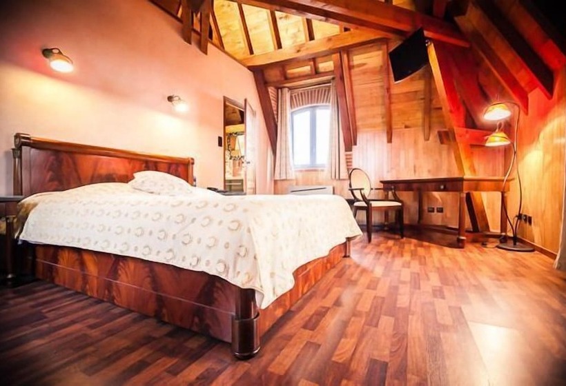 غرفة قياسية, Les Ecuries De La Tour