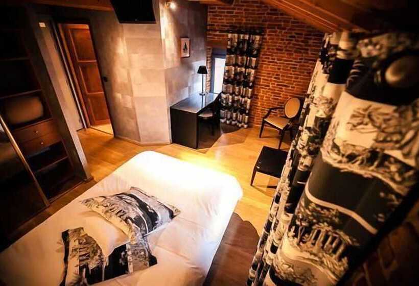 컴포트 룸, Les Ecuries De La Tour