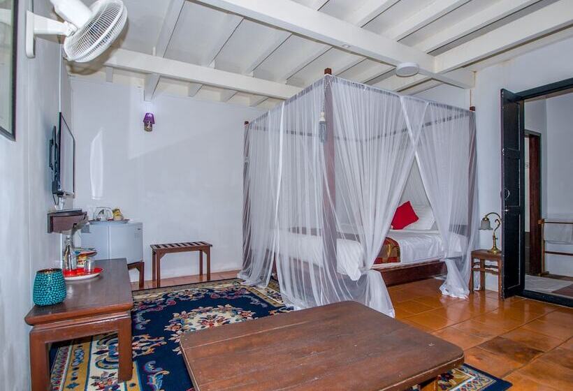 디럭스 스위트, Noordin Street House