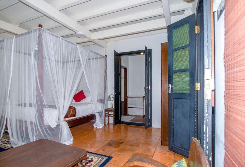 디럭스 스위트, Noordin Street House