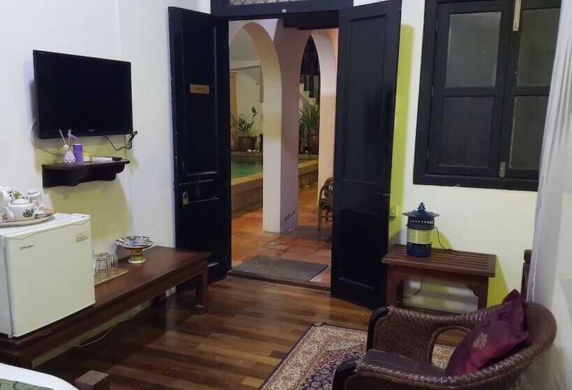 이코노이 4인룸, Noordin Street House