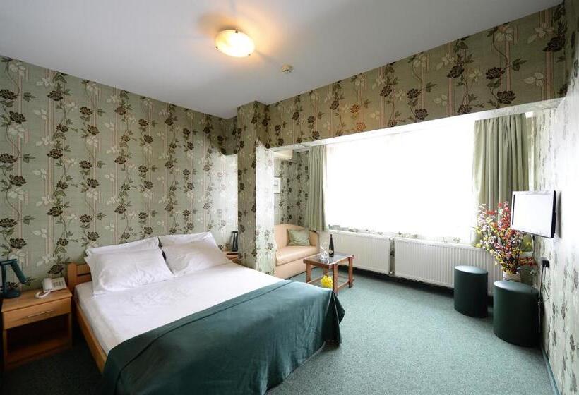 اتاق سوپریور با وان آب گرم, Slodes