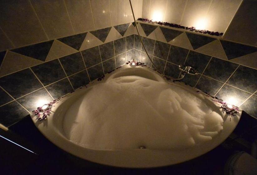 اتاق سوپریور با وان آب گرم, Slodes