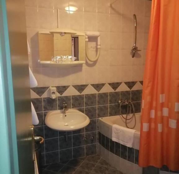 اتاق خانوادگی, Slodes