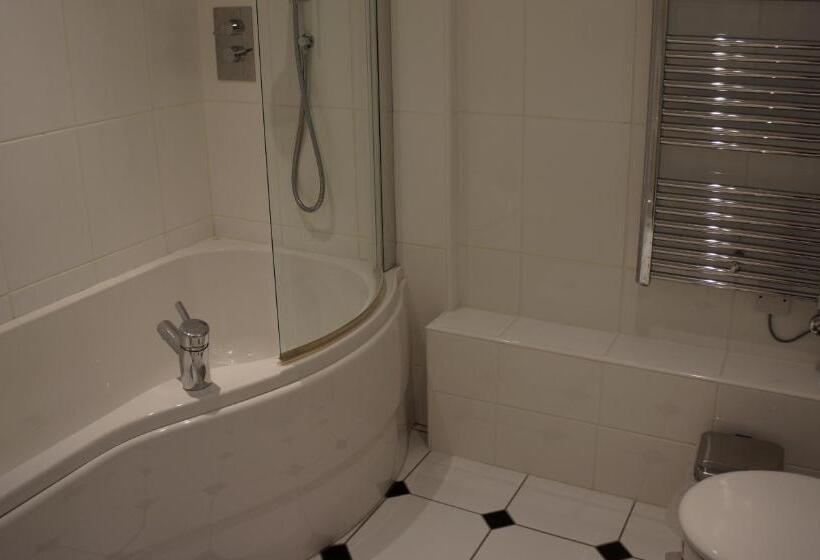 جناح عائلي, The Lyn Valley Guest House