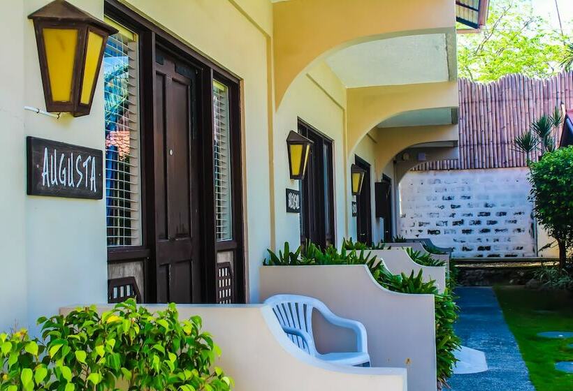 חדר דלוקס, The Coral Beach Club