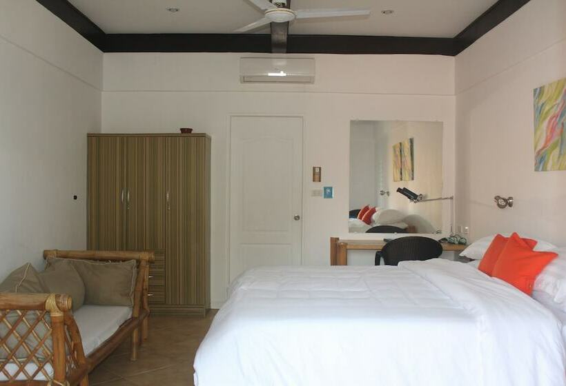 חדר דלוקס, The Coral Beach Club