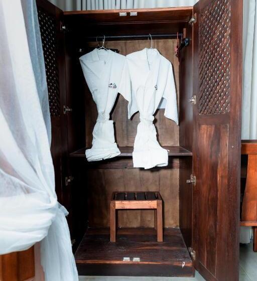 جناح صغير مطل على البحر, Rock Fort