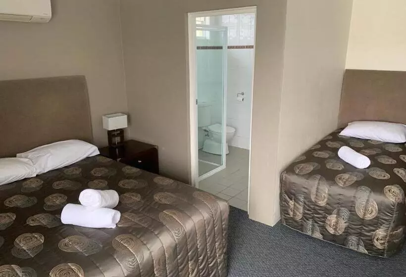 Executive Kolmen Hengen Huone, Titania Motel
