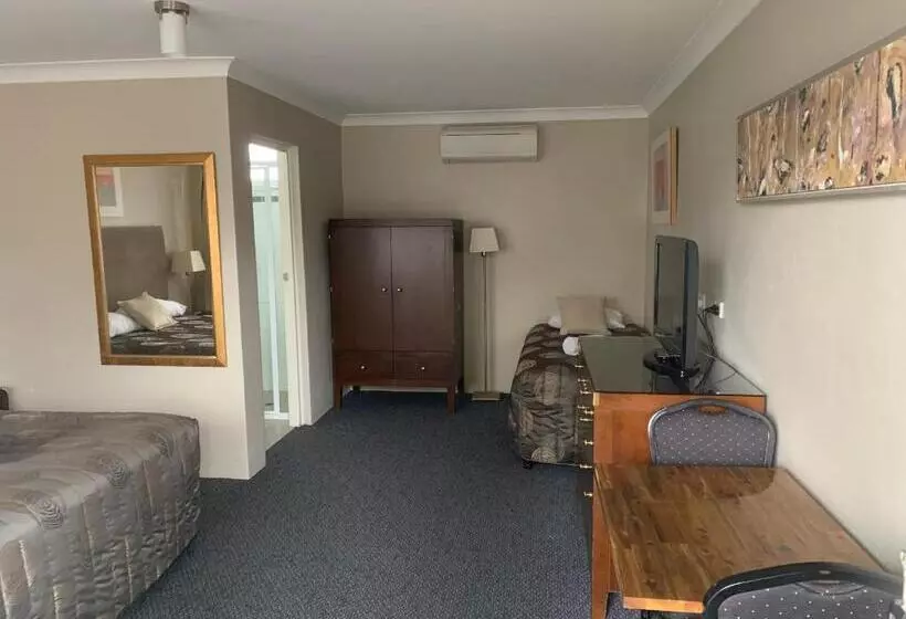 Executive Kolmen Hengen Huone, Titania Motel