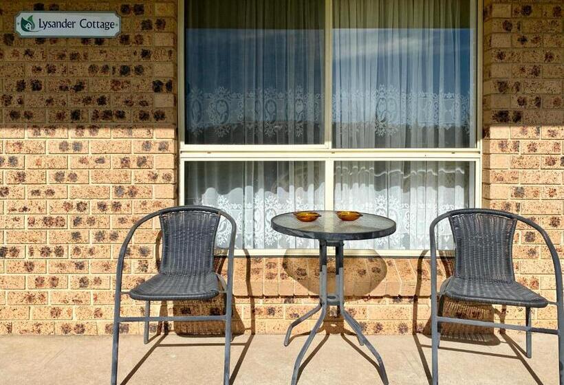 בית, 3 חדרי שינה, Titania Motel