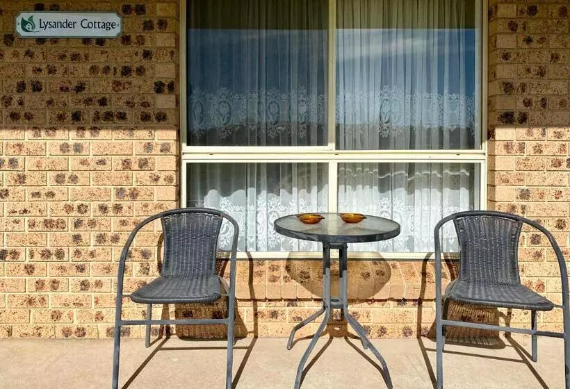 Talo 3 Makuuhuonetta, Titania Motel