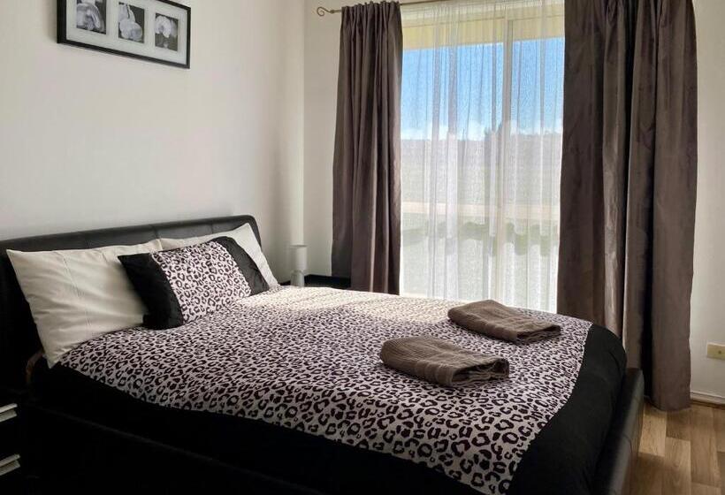 בית, 3 חדרי שינה, Titania Motel