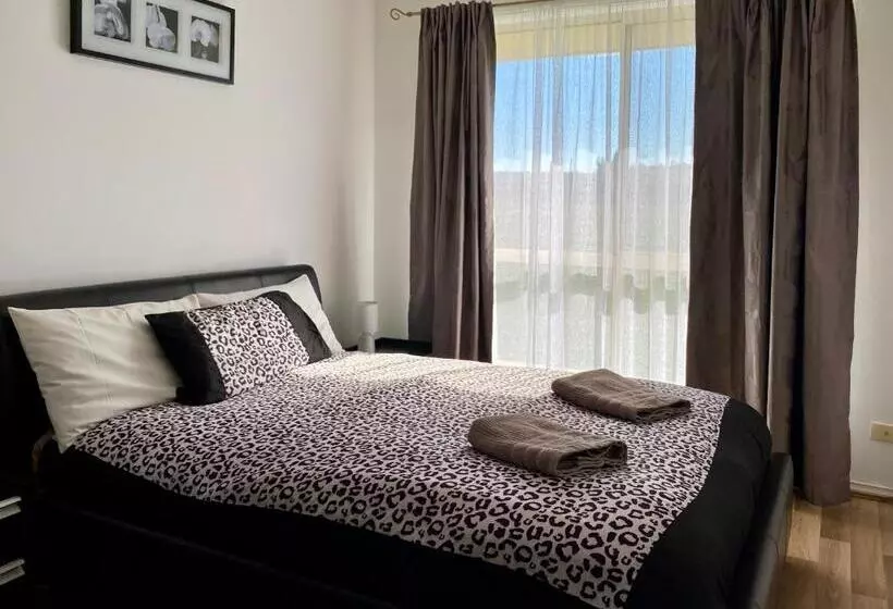 Talo 3 Makuuhuonetta, Titania Motel