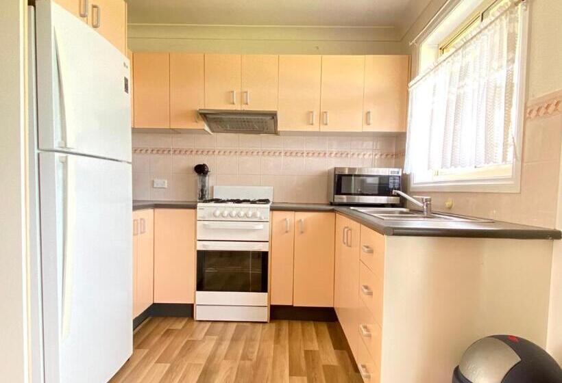 בית, 3 חדרי שינה, Titania Motel