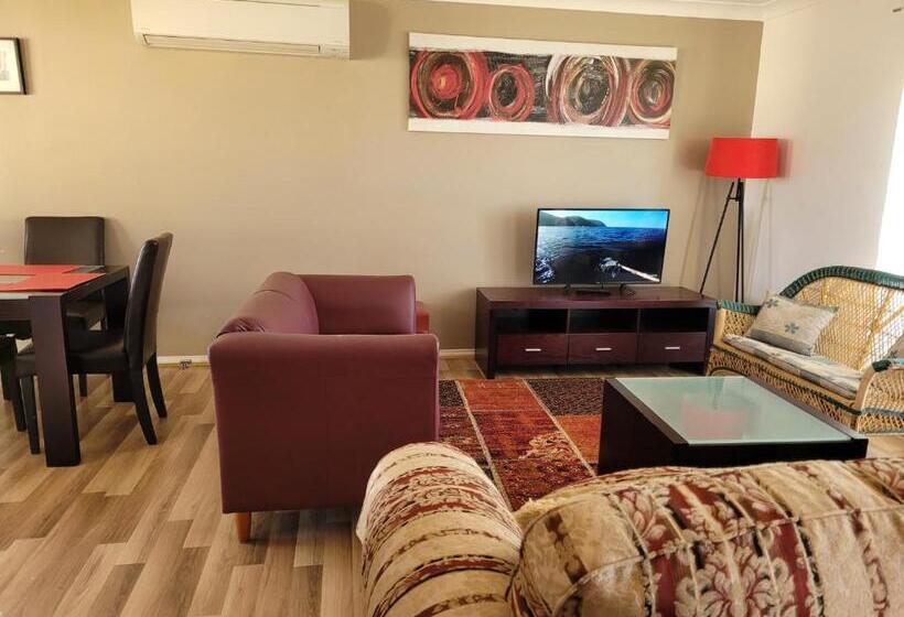 בית, 3 חדרי שינה, Titania Motel