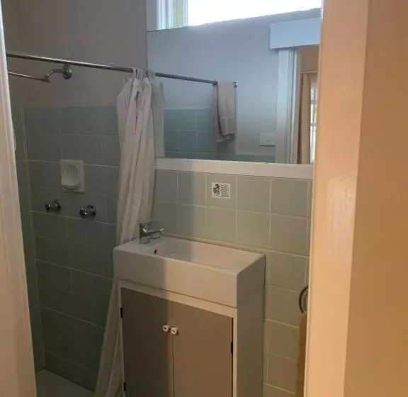 Standard Yhden Hengen Huone, Titania Motel