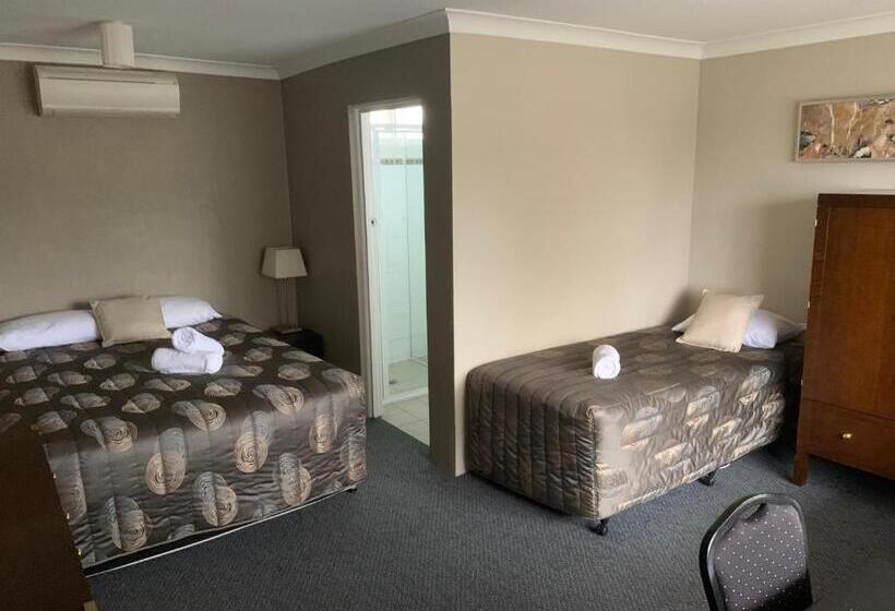 חדר אקזקיוטיב יחיד, Titania Motel