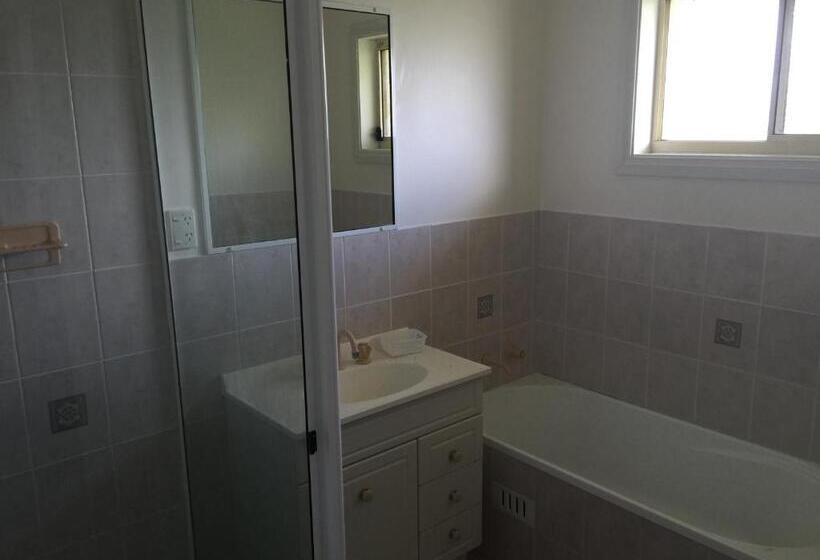 בית, 3 חדרי שינה, Titania Motel