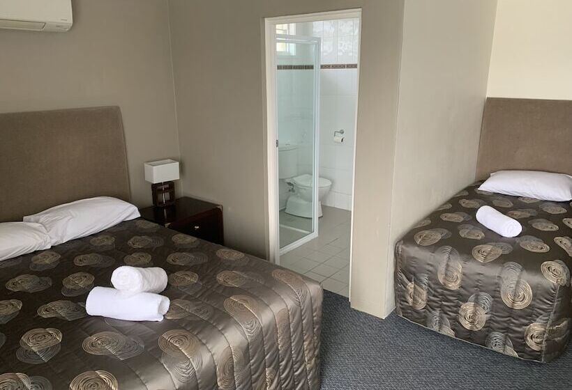 חדר אקזקיוטיב, Titania Motel