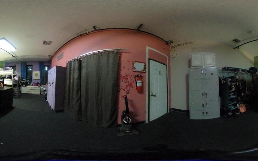 共用房间的床, Artist Housing   Downtown