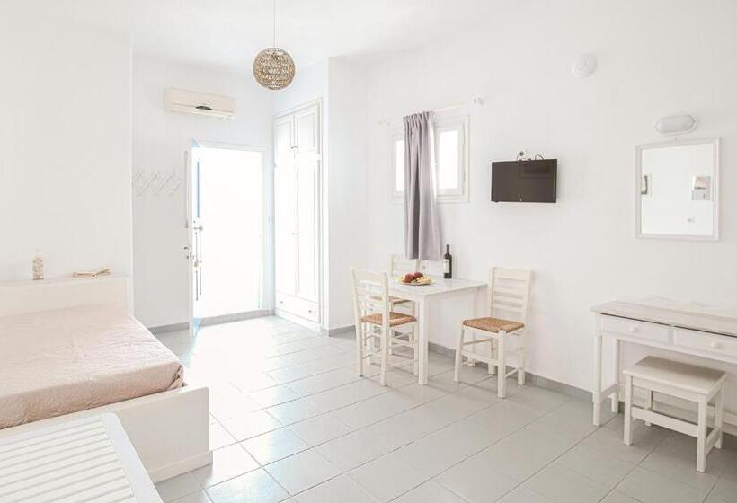 Студия Стандарт, Kritikakis Village