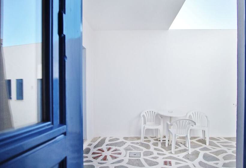 Студия Классика, Kritikakis Village