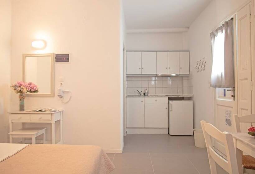 Студия Стандарт, Kritikakis Village